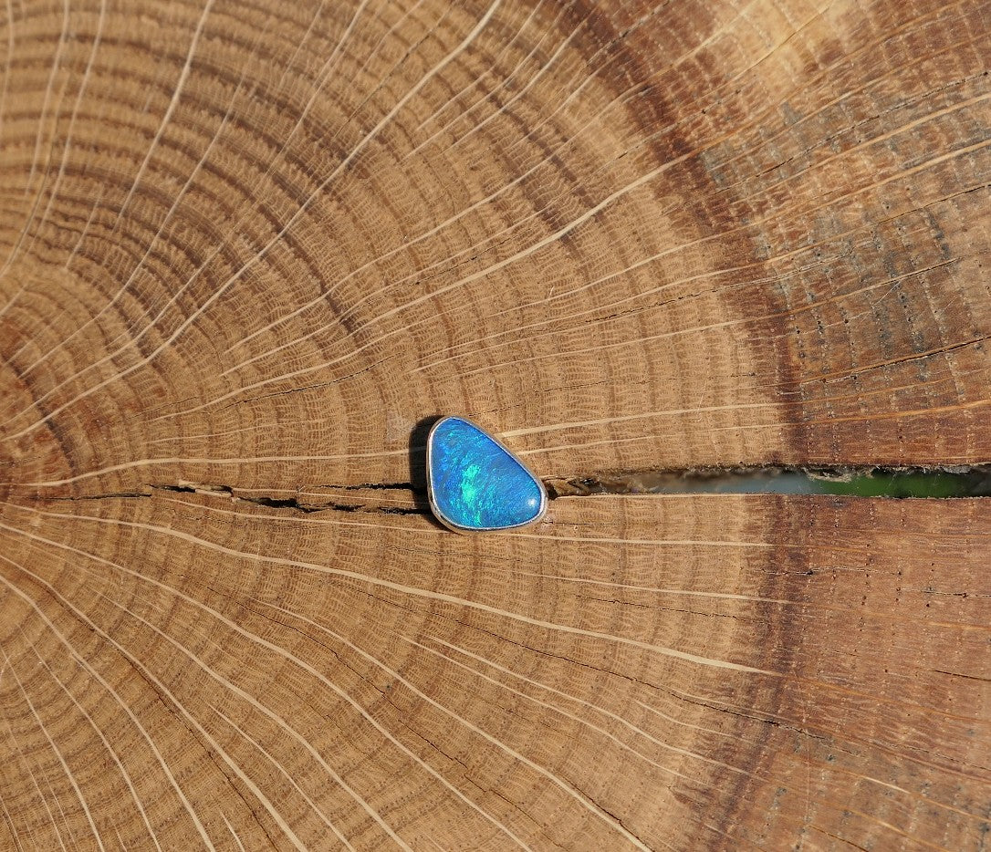 Silver tie tack with Coober Pedy opal.