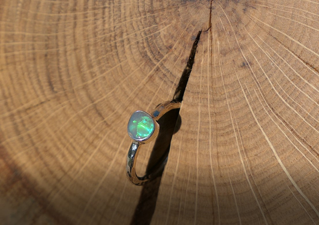 Opal ring, size R / 8-3/4,