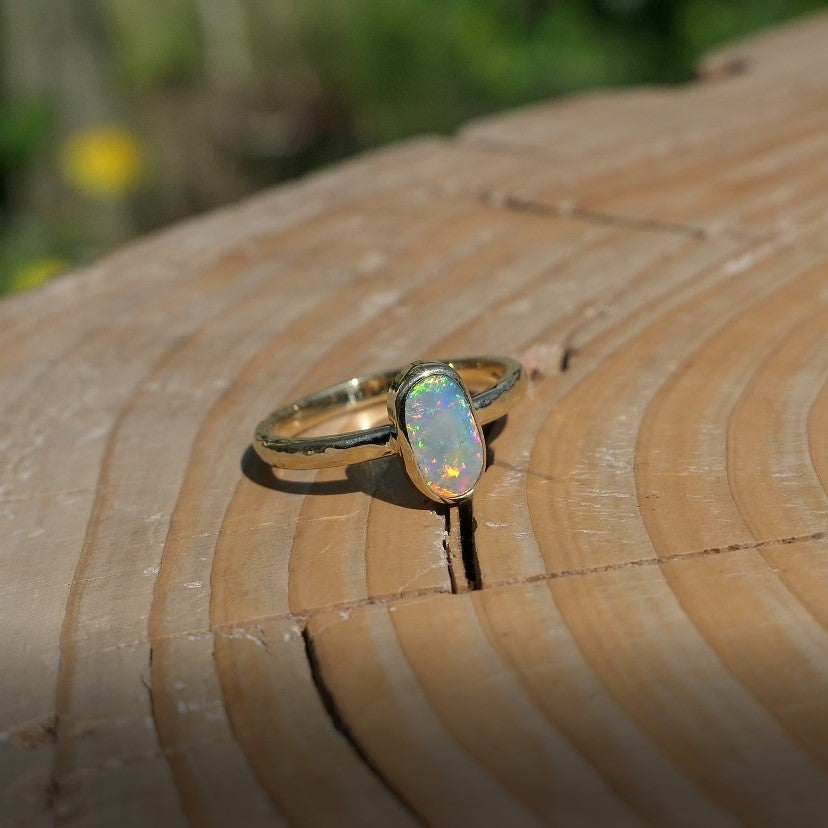 18k gold opal ring