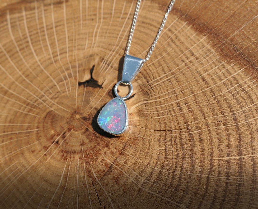 Silver opal pendant with a Mintabie doublet