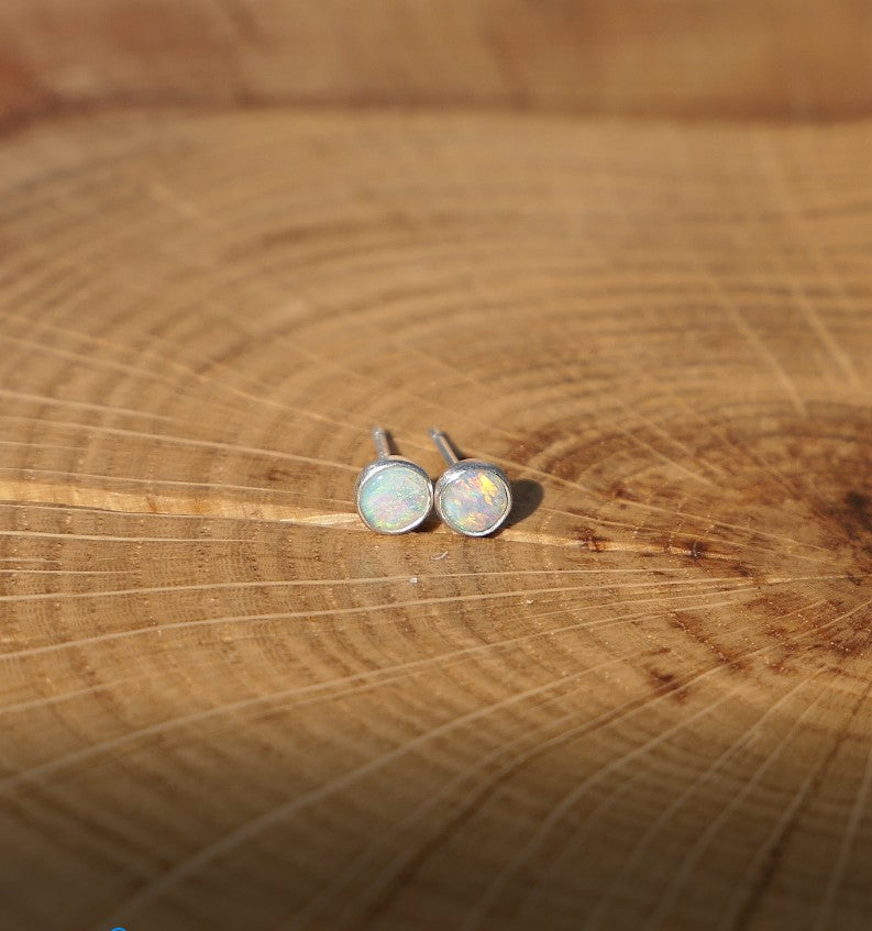 4mm opal earstud