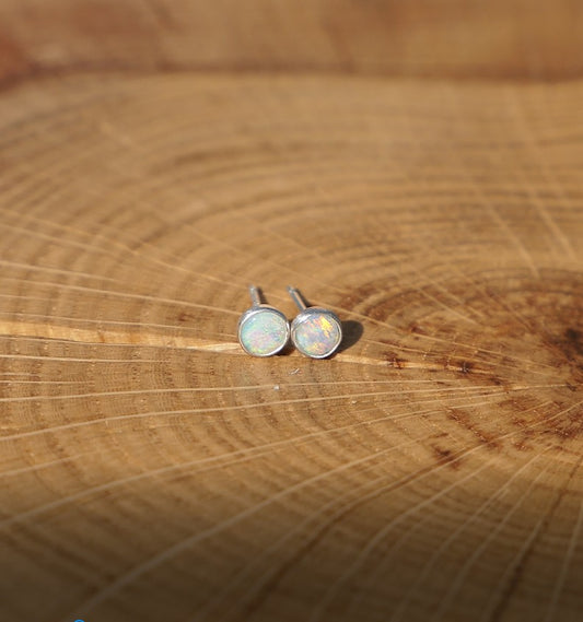 4mm opal earstud
