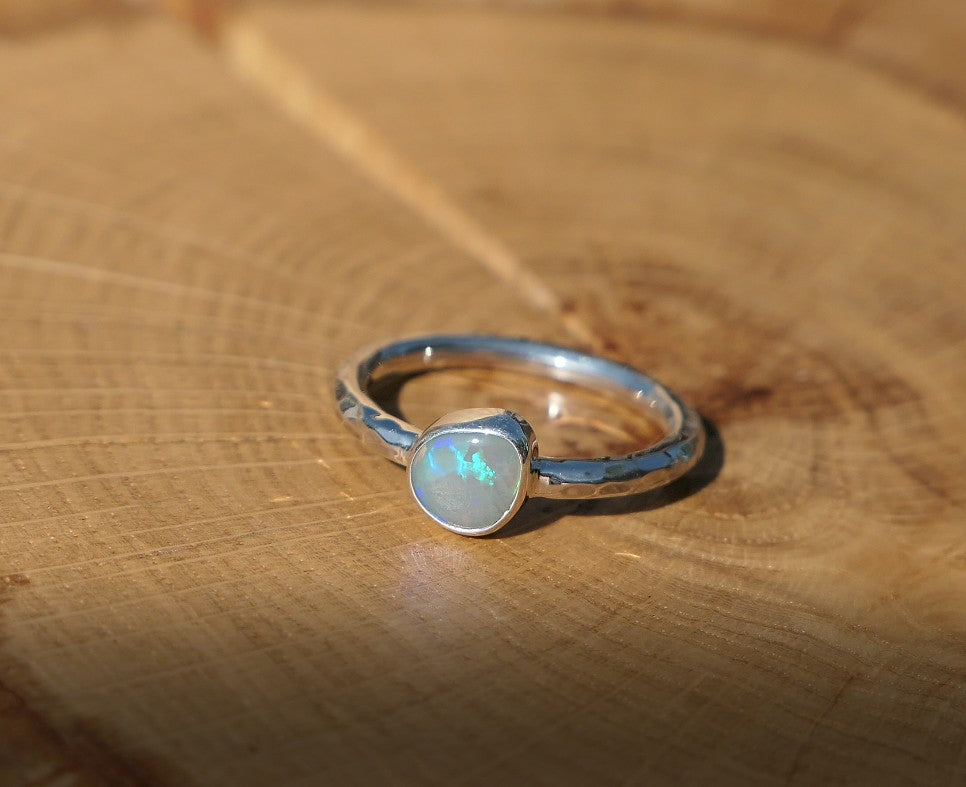 Opal ring, size R / 8-3/4,