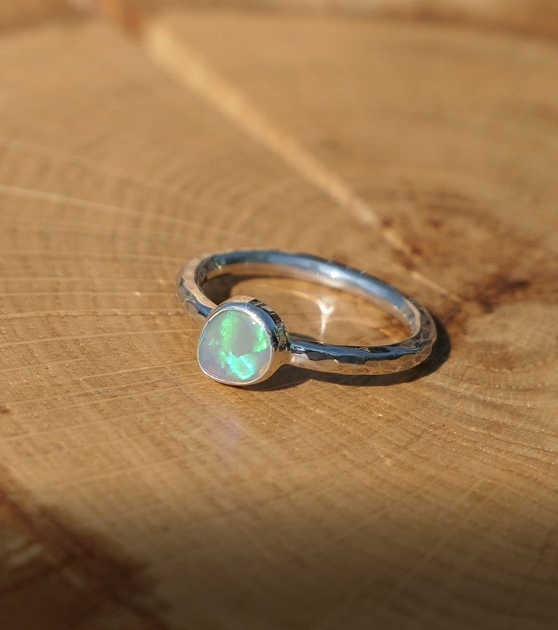 Opal ring, size R / 8-3/4,