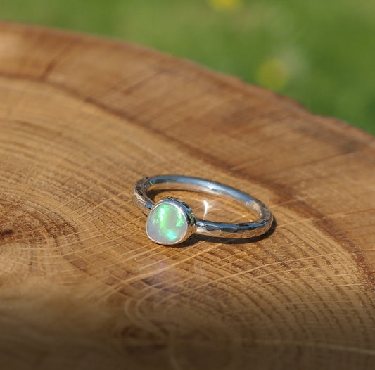 Opal ring, size R / 8-3/4,