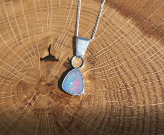 Silver opal pendant with a Mintabie doublet