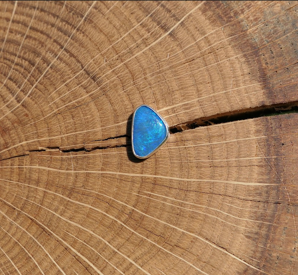 Silver tie tack with Coober Pedy opal.
