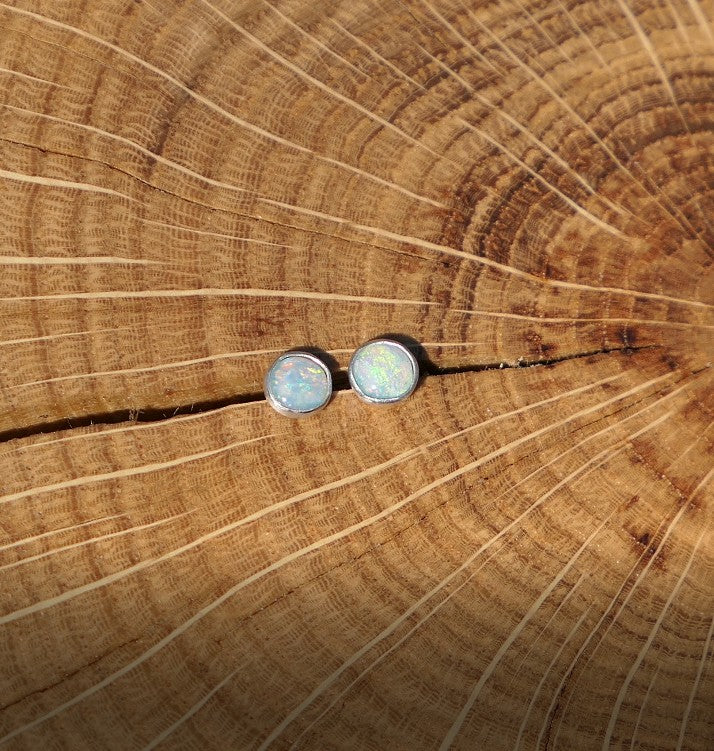 4mm opal earstud