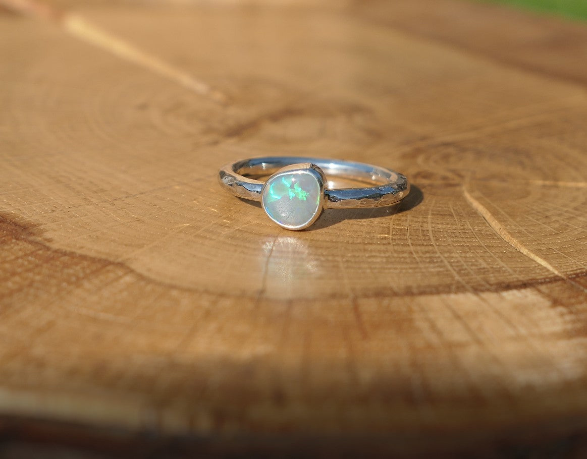 Opal ring, size R / 8-3/4,