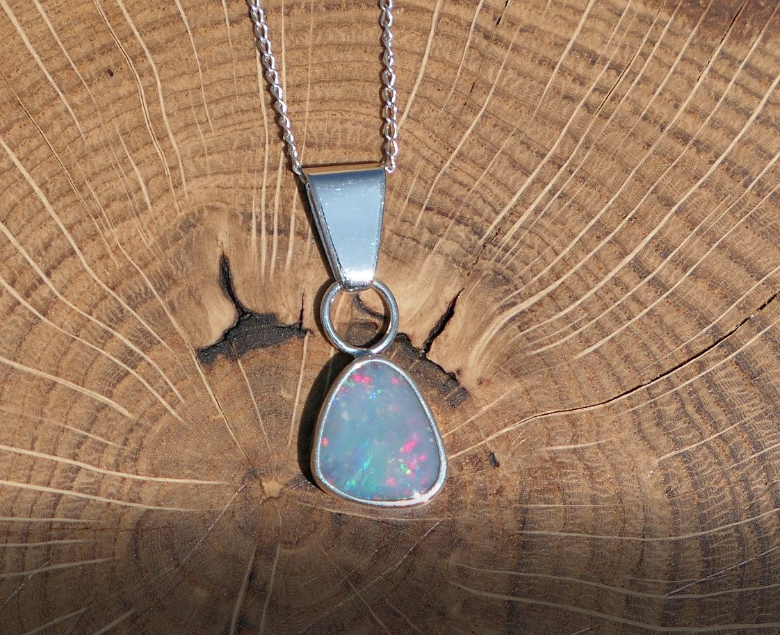 Silver opal pendant with a Mintabie doublet