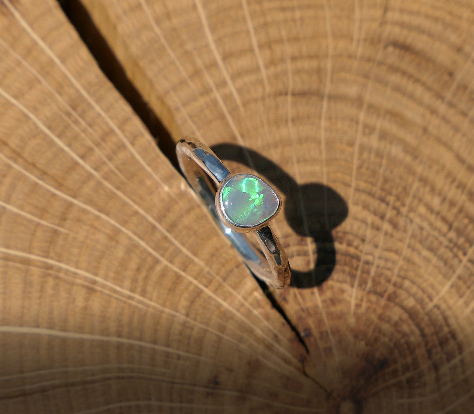 Opal ring, size R / 8-3/4,