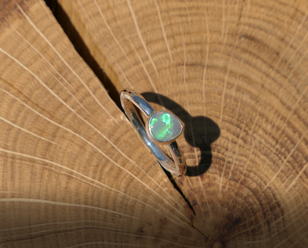 Opal ring, size R / 8-3/4,