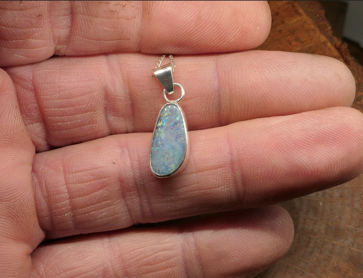 Mintubi opal pendant