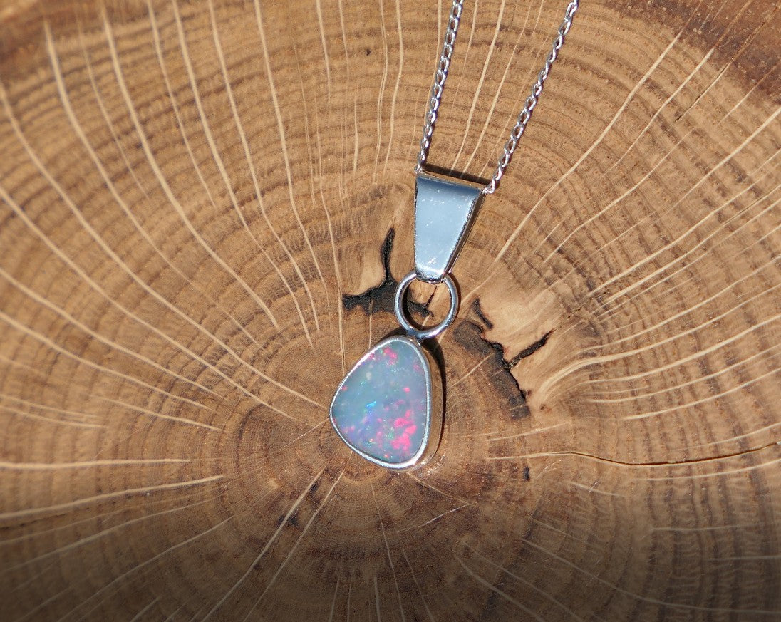 Silver opal pendant with a Mintabie doublet