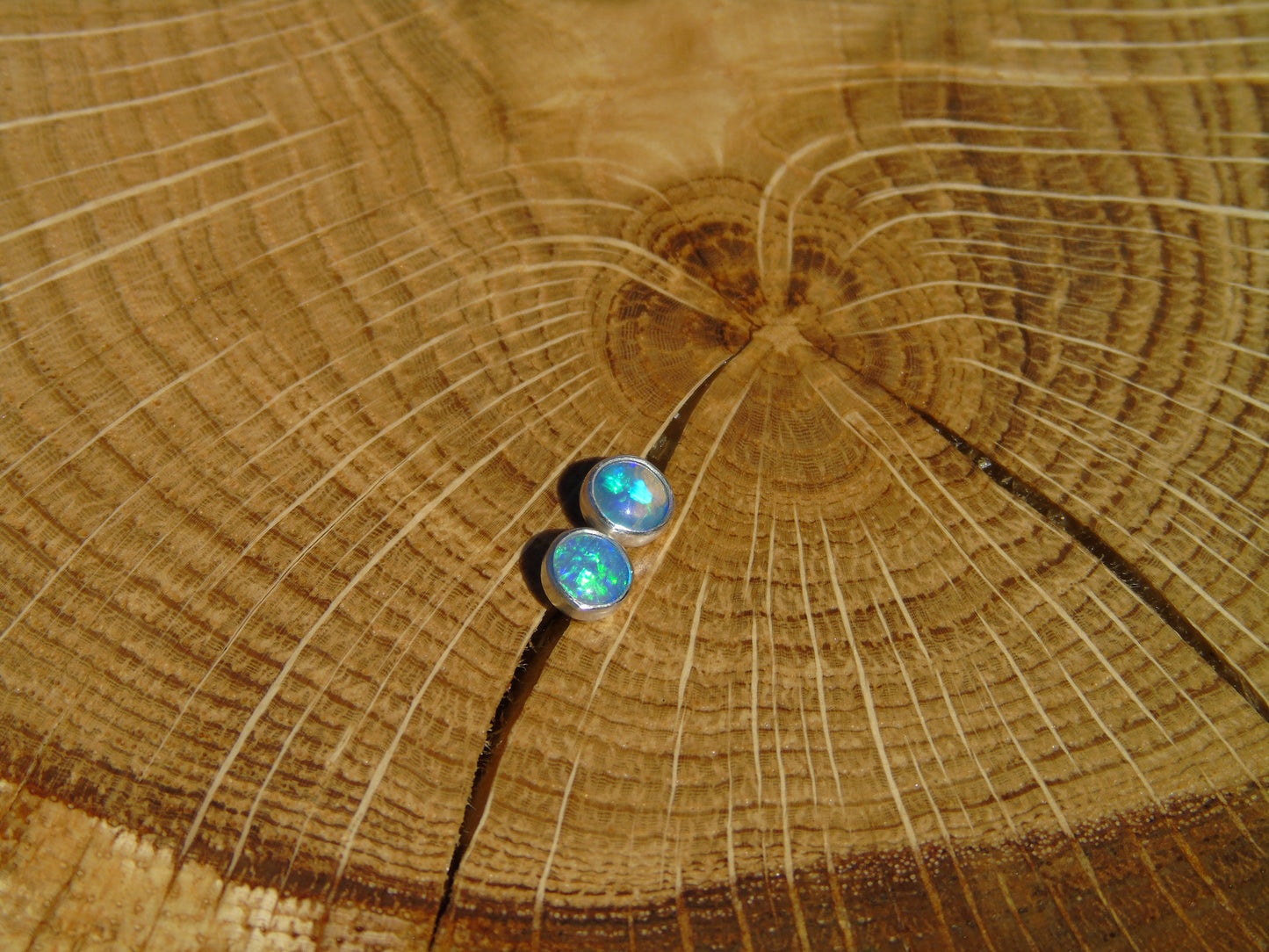 4mm silver solid brilliant opal earstuds
