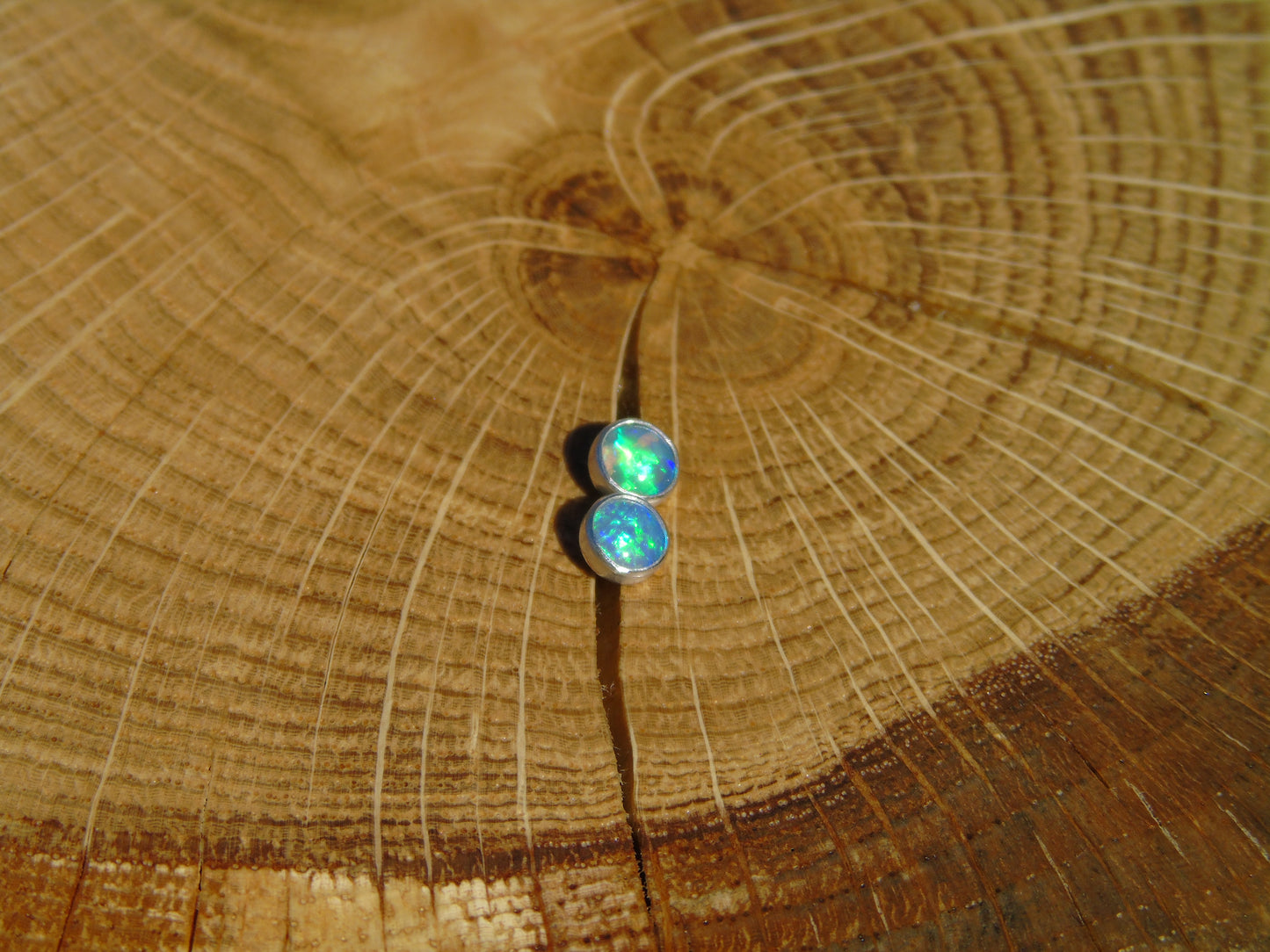 4mm silver solid brilliant opal earstuds