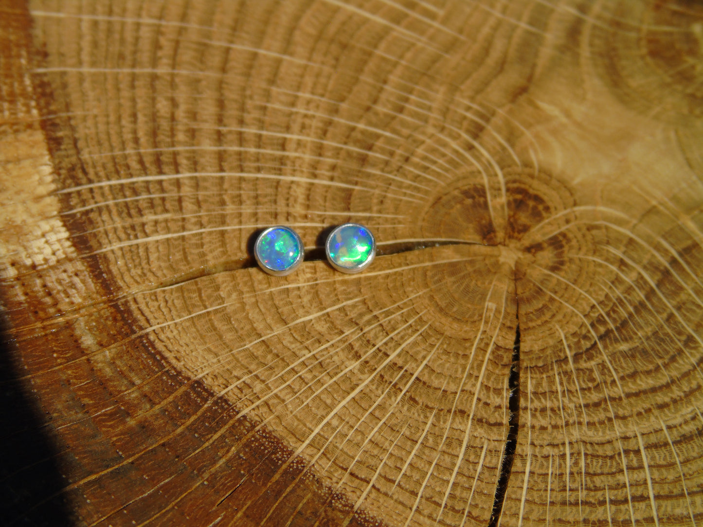 4mm silver solid brilliant opal earstuds