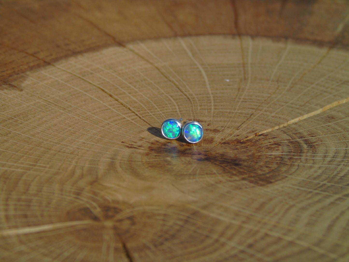 4mm silver solid brilliant opal earstuds