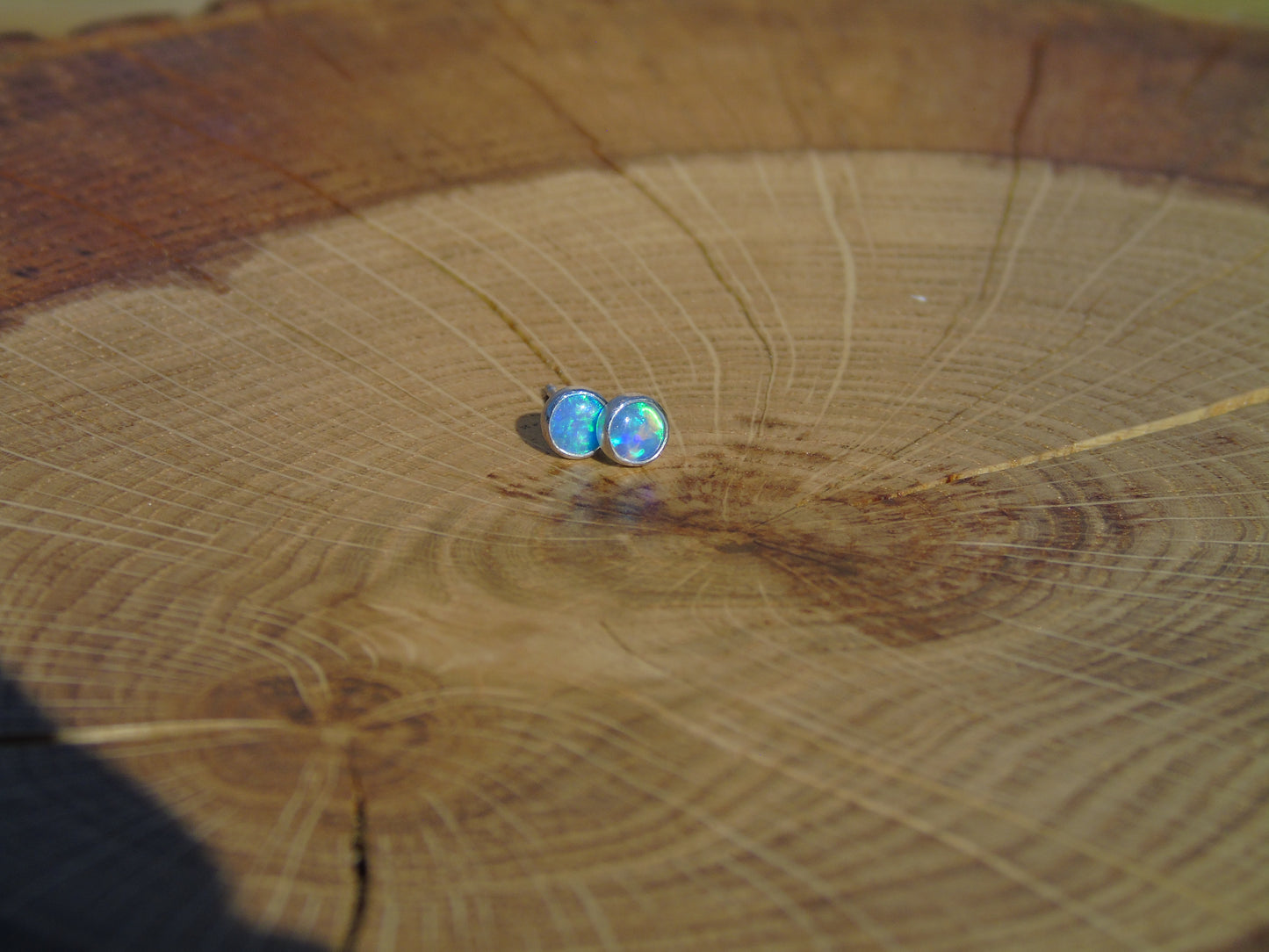 4mm silver solid brilliant opal earstuds