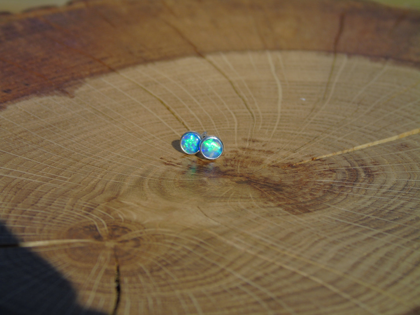 4mm silver solid brilliant opal earstuds