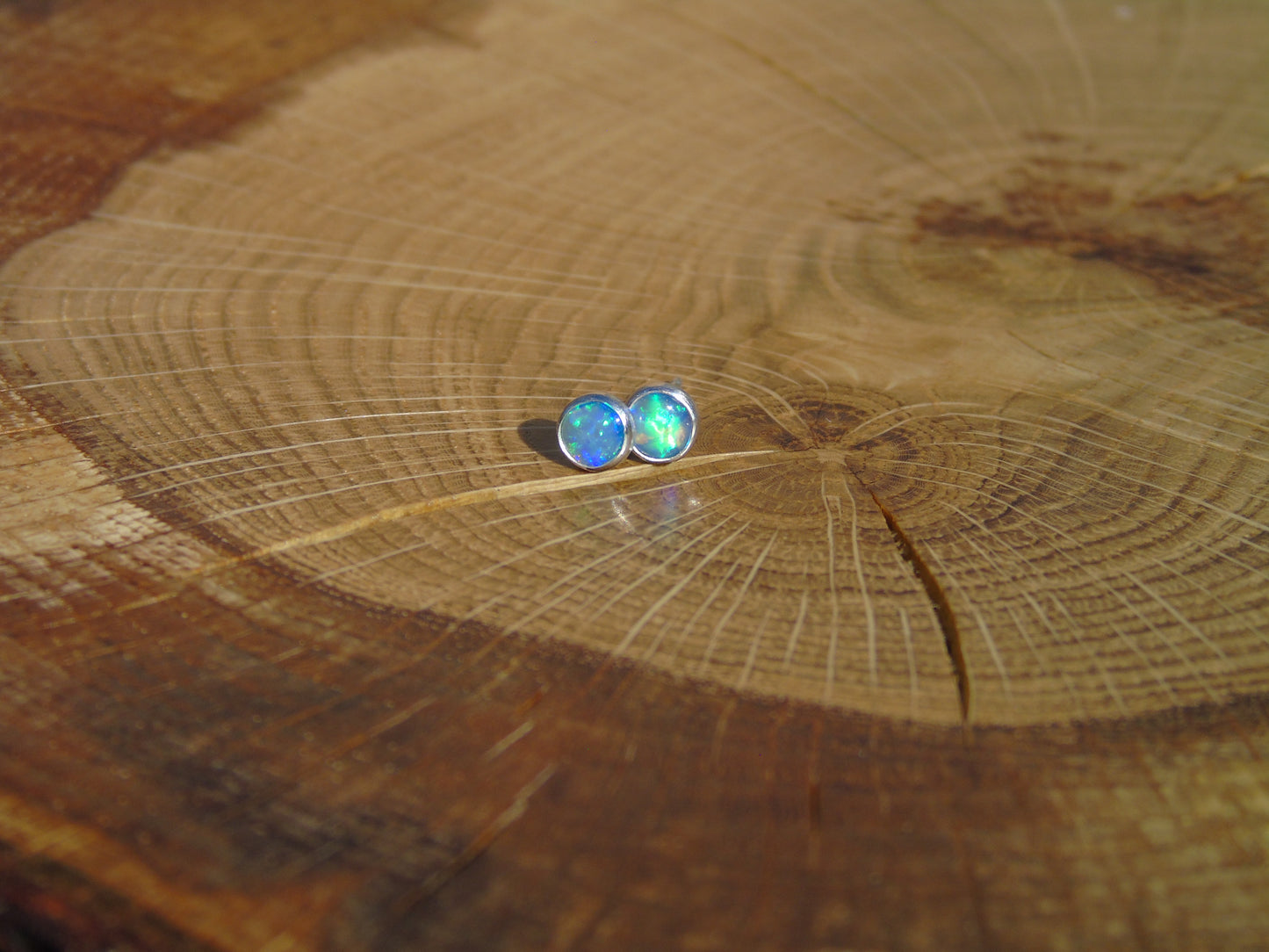 4mm silver solid brilliant opal earstuds