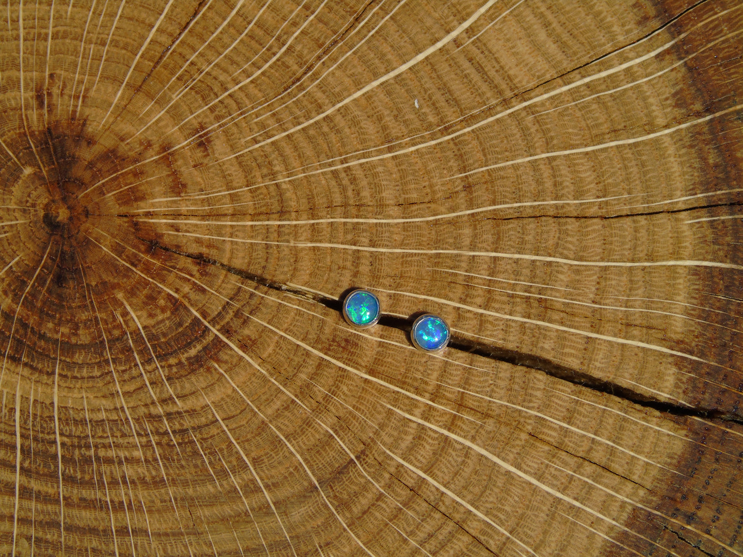 4mm silver solid brilliant opal earstuds