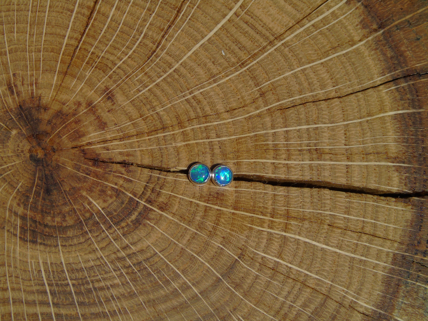4mm silver solid brilliant opal earstuds