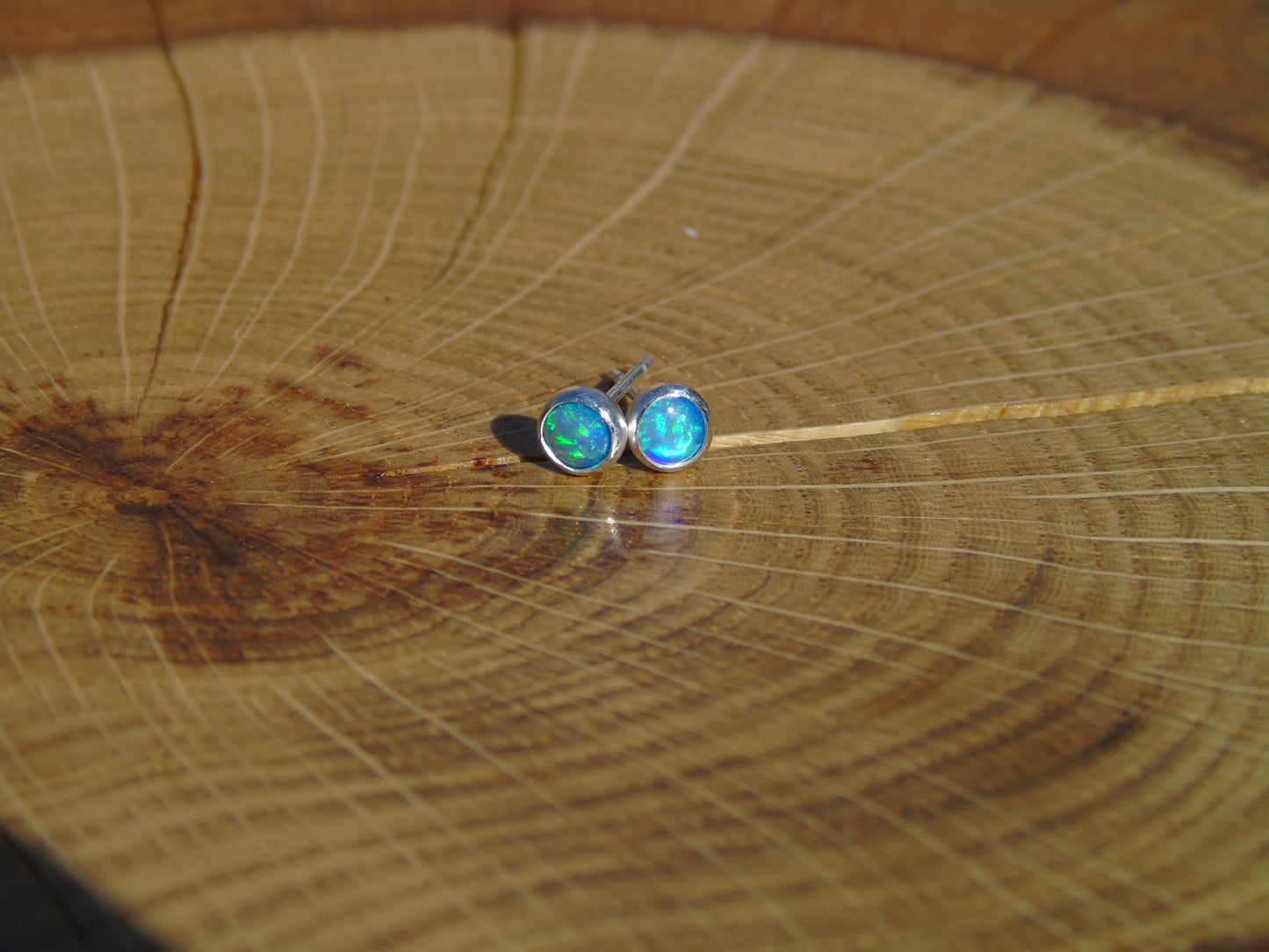 4mm silver solid brilliant opal earstuds