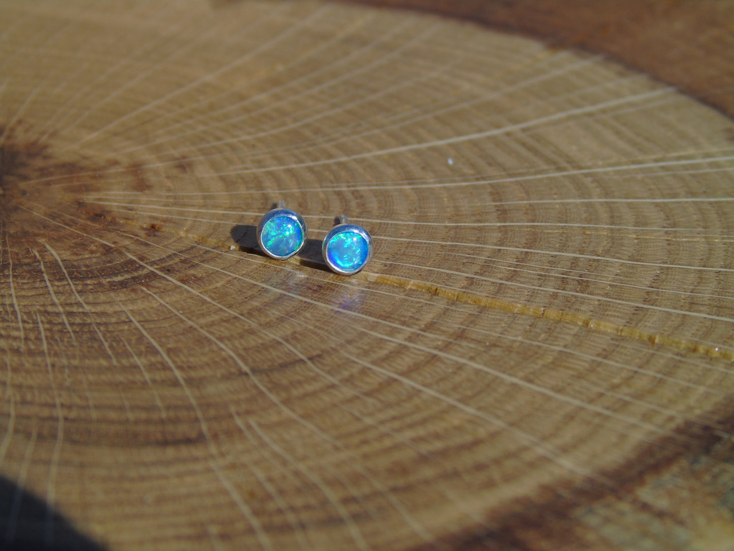 4mm silver solid brilliant opal earstuds