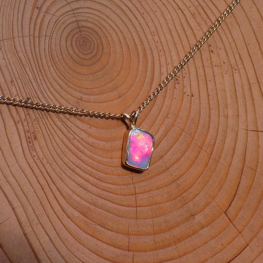 9k gold opal pendant