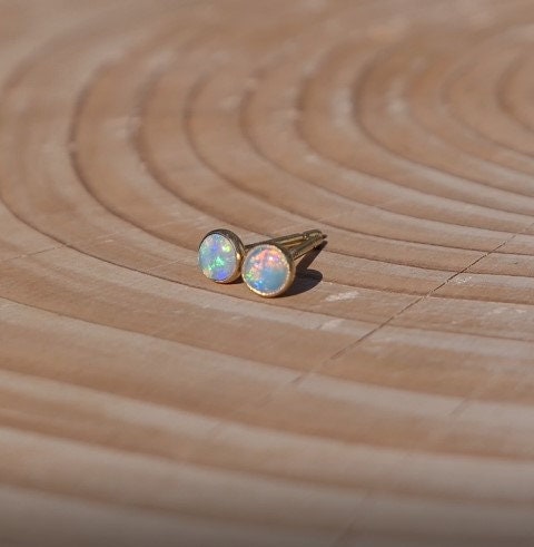 18k gold 3mm ear studs