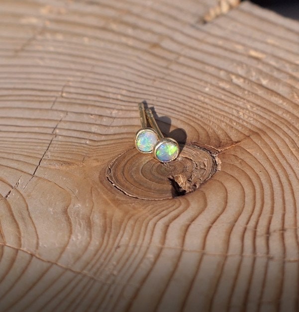 Brilliant 3mm 18k gold ear studs|earrings|gem opal