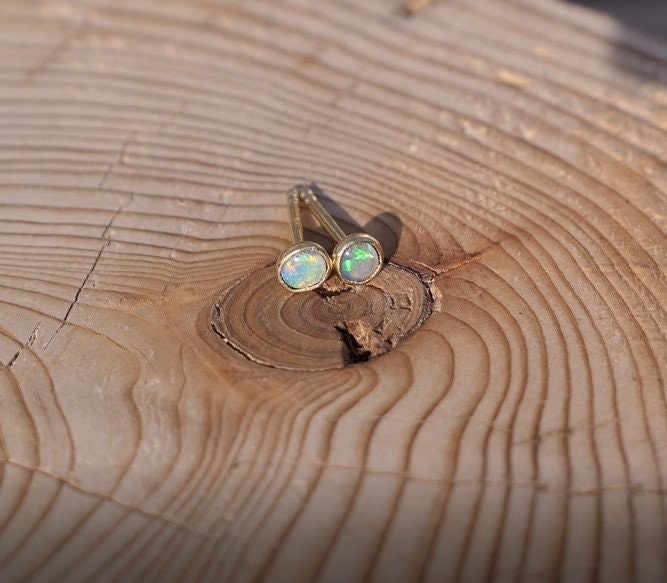 Brilliant 3mm 18k gold ear studs|earrings|gem opal