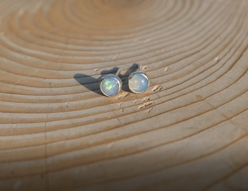 4mm silver solid opal earstud