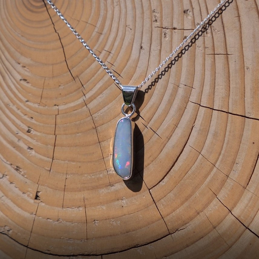 Silver pendant with white base Coober Pedy opal.