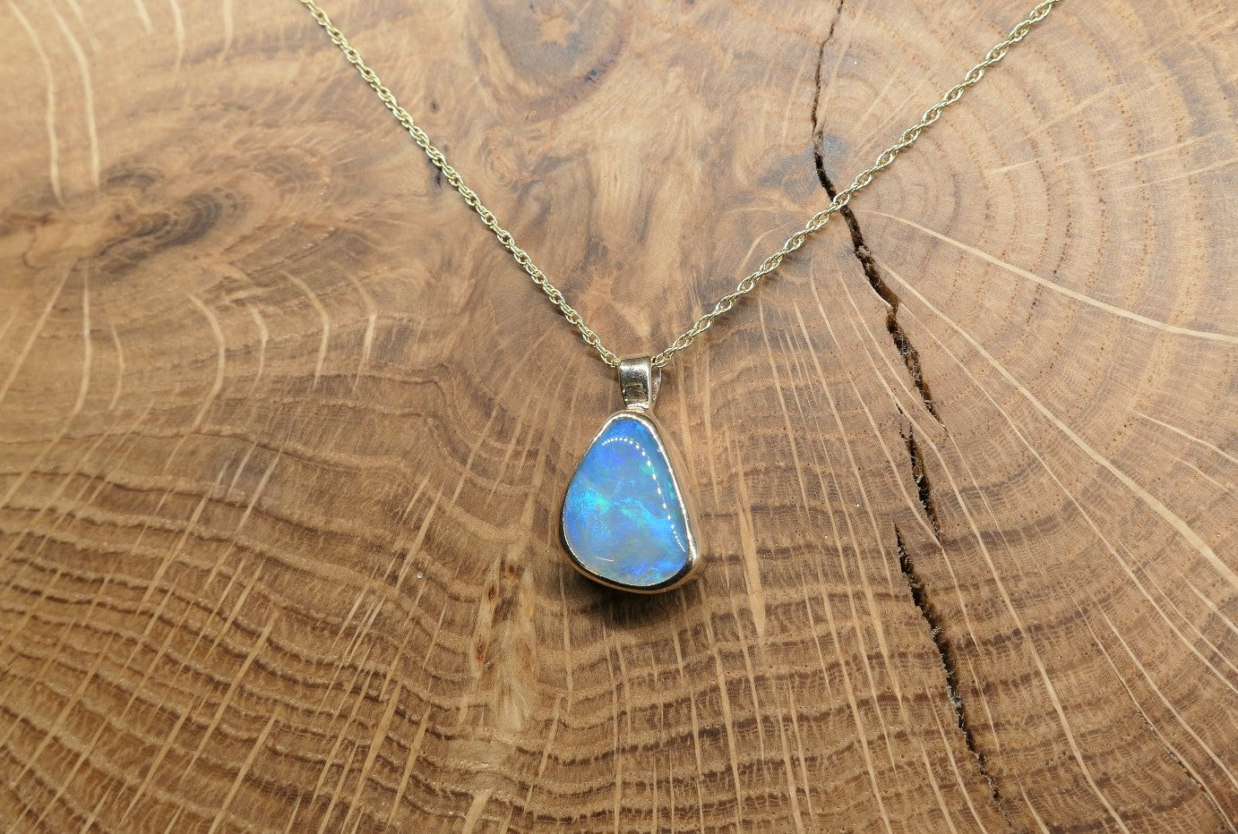9k gold opal pendant