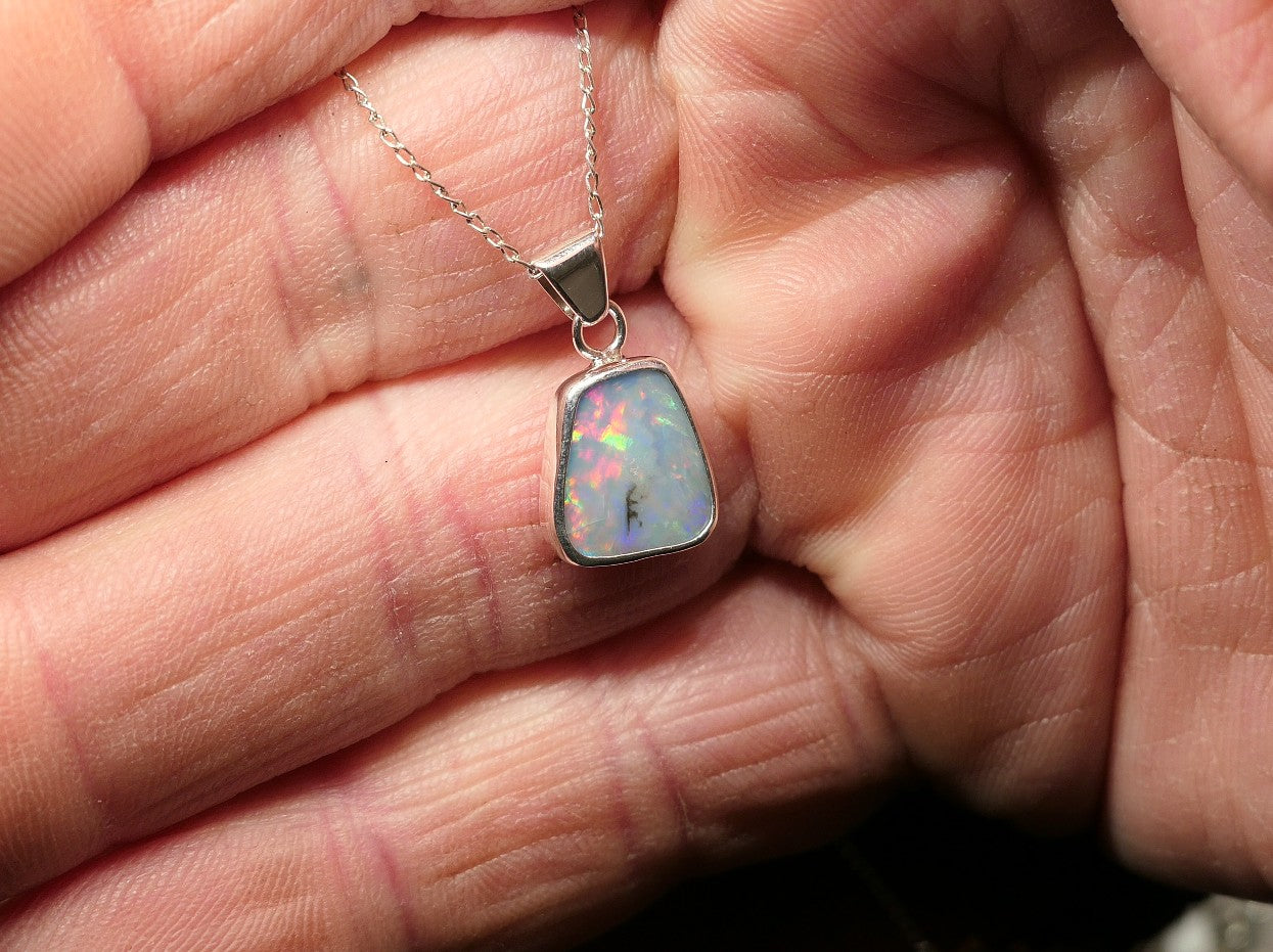 Silver Mintubi opal pendant