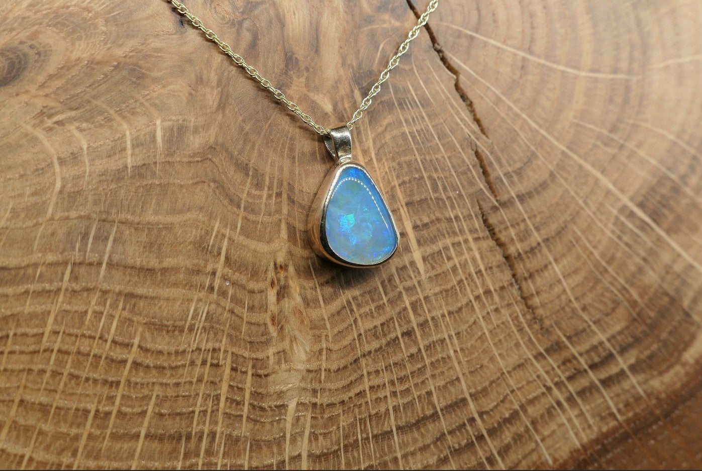 9k gold opal pendant
