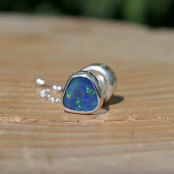 Silver tie tack with a bright Andamooka doublet opal.