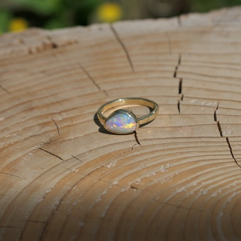 18k gold opal ring, size I-1/2