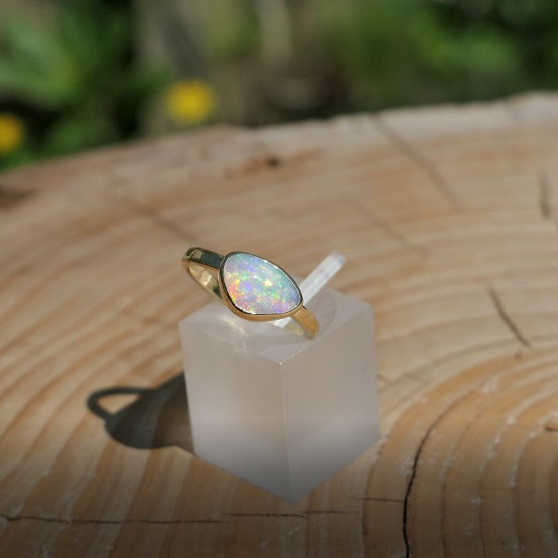 18k gold opal ring, size I-1/2