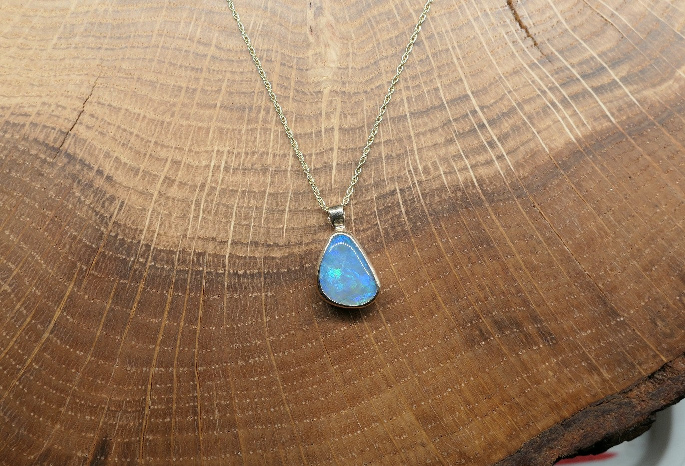 9k gold opal pendant