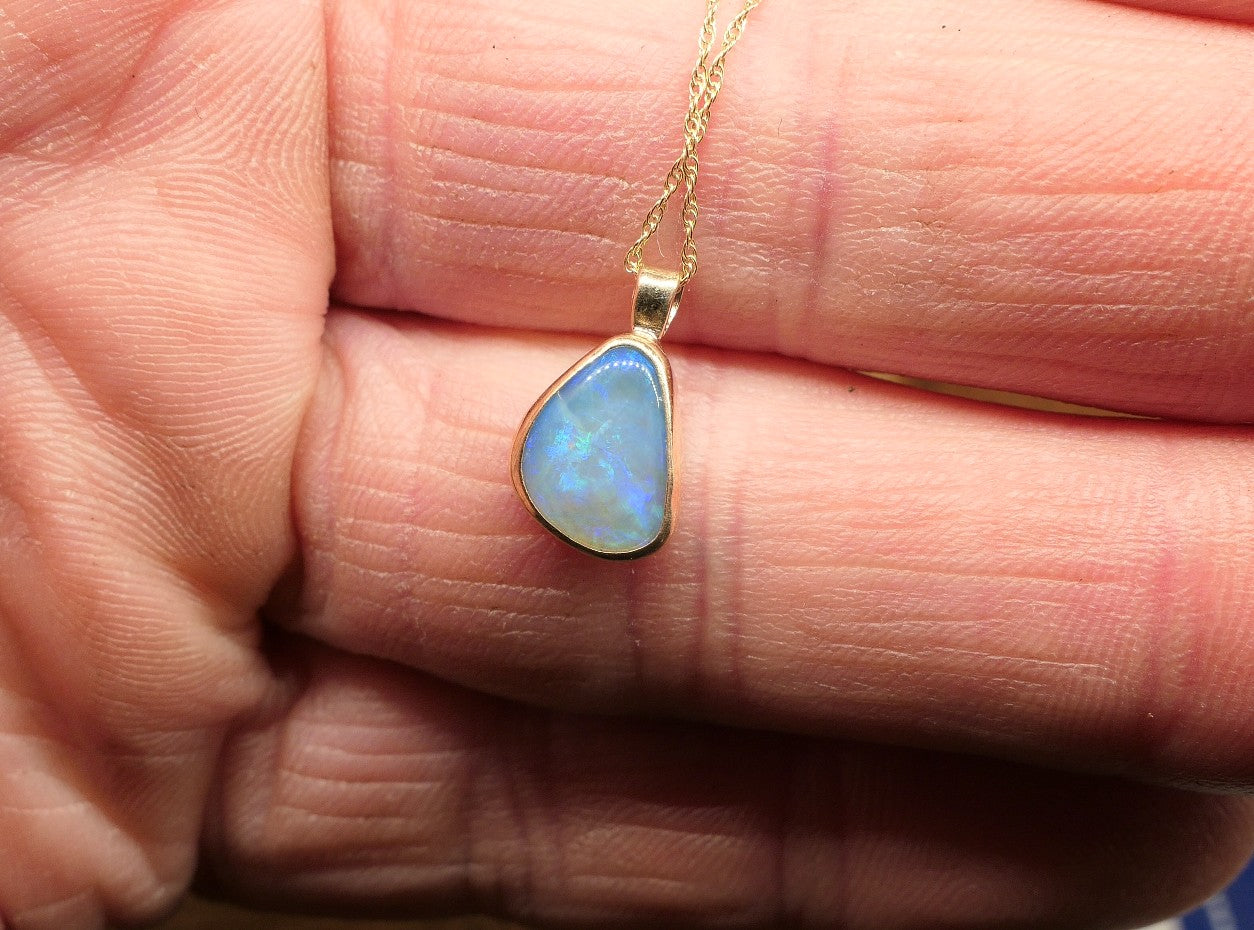 9k gold opal pendant