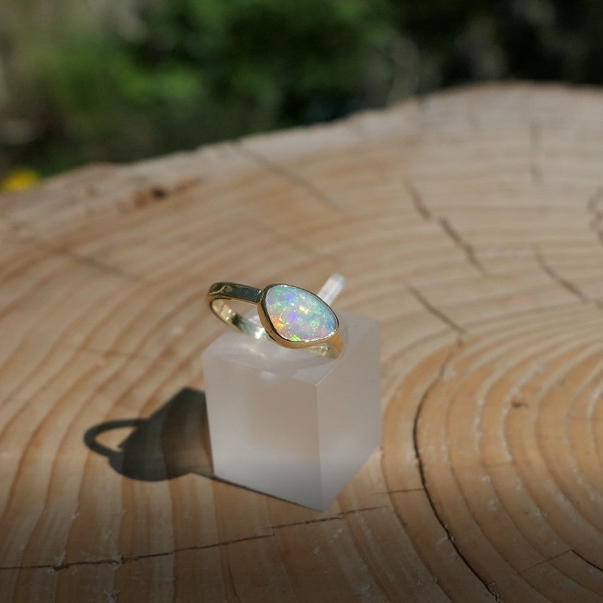 18k gold opal ring, size I-1/2