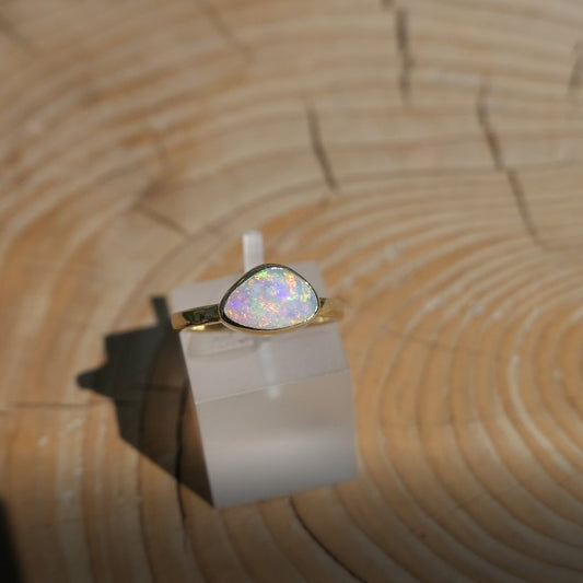 18k gold opal ring, size I-1/2