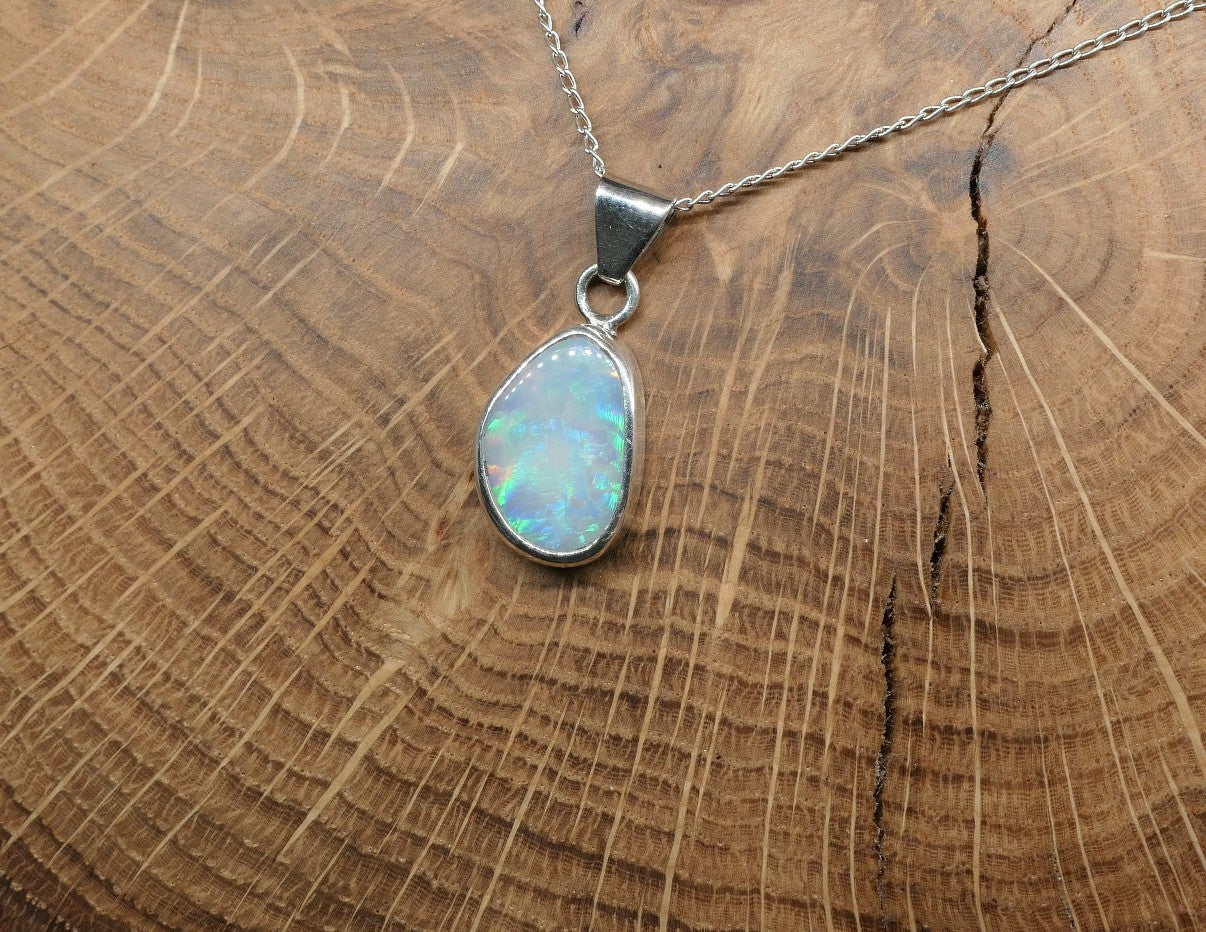 Mintubi opal pendant
