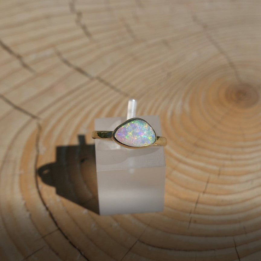 18k gold opal ring, size I-1/2