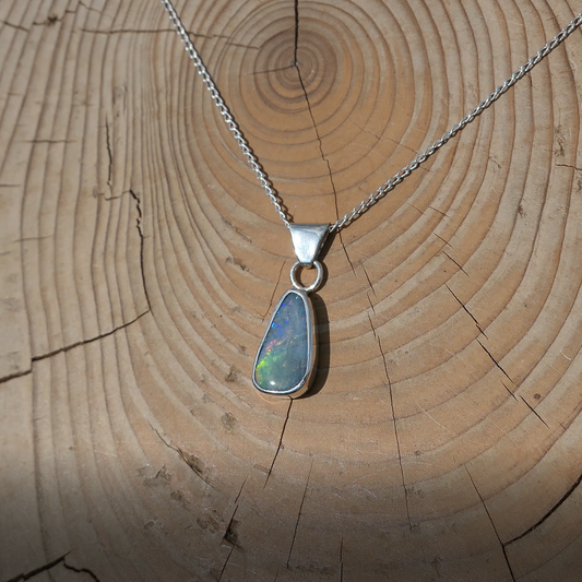 Silver pendant with solid Mintubi opal, approx 1ct, 12x6mm.