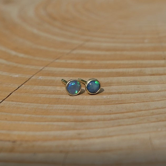 4mm 18k gold earstuds