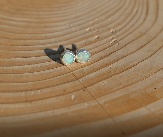 4mm silver opal earstuds